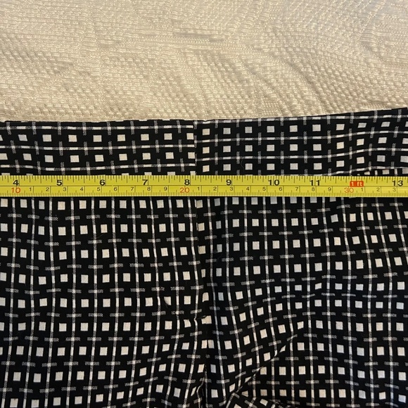 Women’s‎ Express Brand Black & White Geometric Pattern Pants | Size 6R - Picture 6 of 8